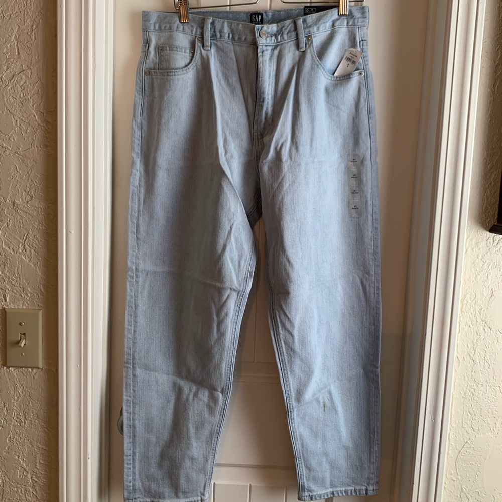 NWT Light wash Mom Jeans